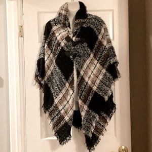 NWT WOMENS APT 9 SWEATER PONCHO WHITE BLACK BROWN VERY SOFT!